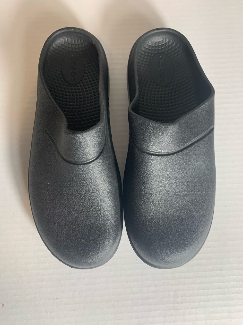 OOFOS Unisex Black Slip-On Comfort Clogs